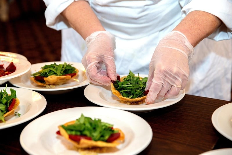 Plats grecs méditerranéens faciles à préparer pour un voyage gourmand